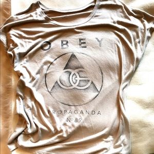 Obey cream/ tan short sleeve slouchy T-shirt Large